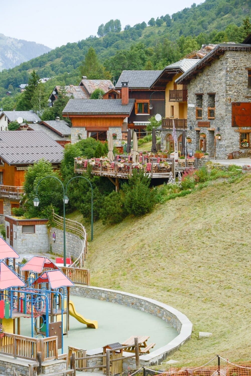 Une aire de jeux pour les enfants : ça joue !
