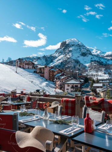 Access to Le Montagnard restaurant at lunchtime